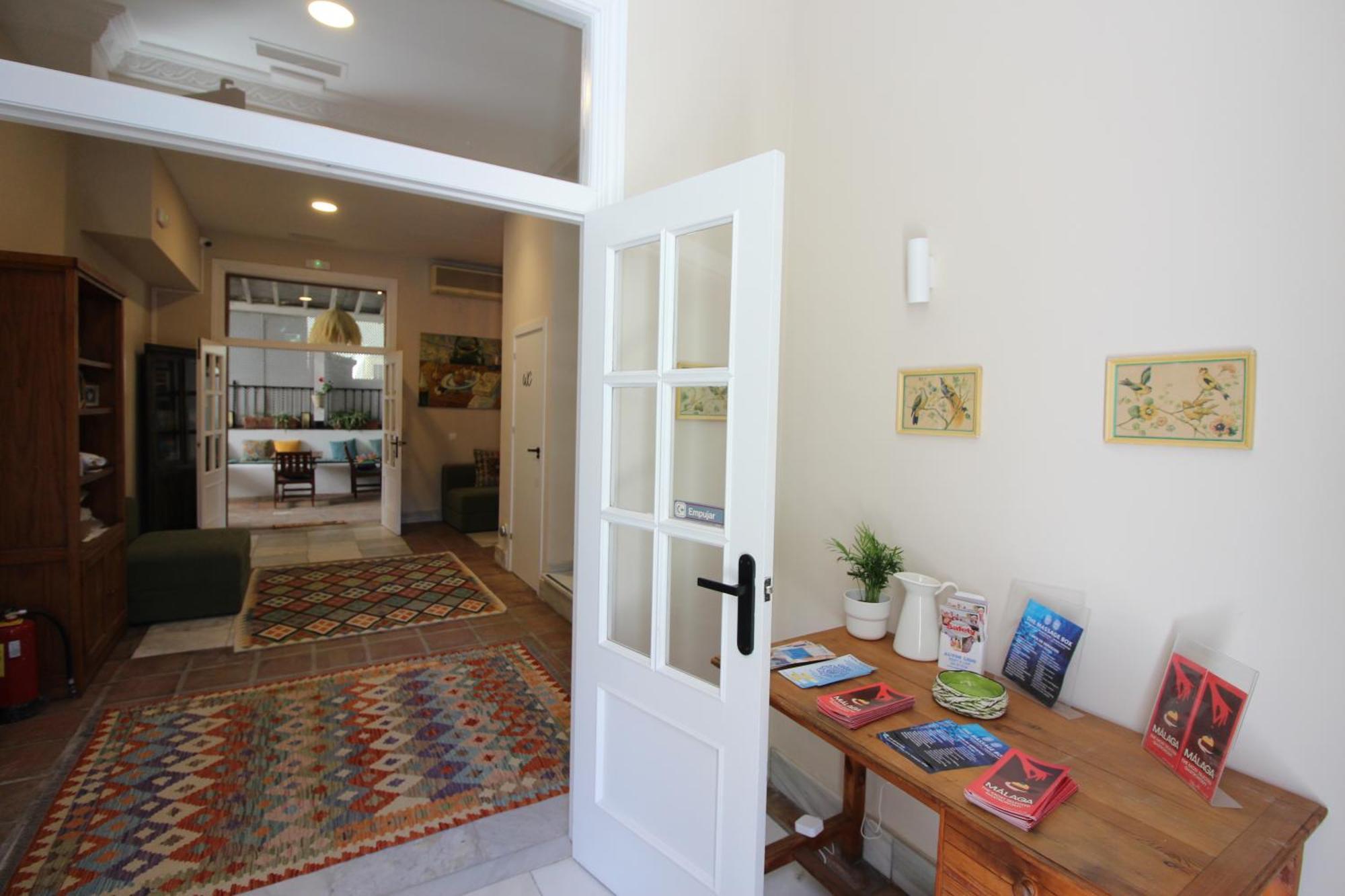 Hostal Las Acacias Málaga Eksteriør billede